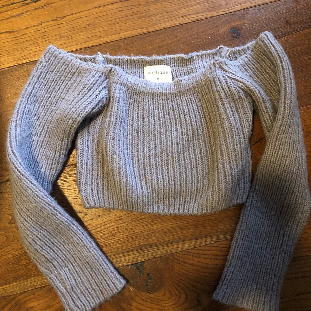 Vestique Lilac Cropped Sweater